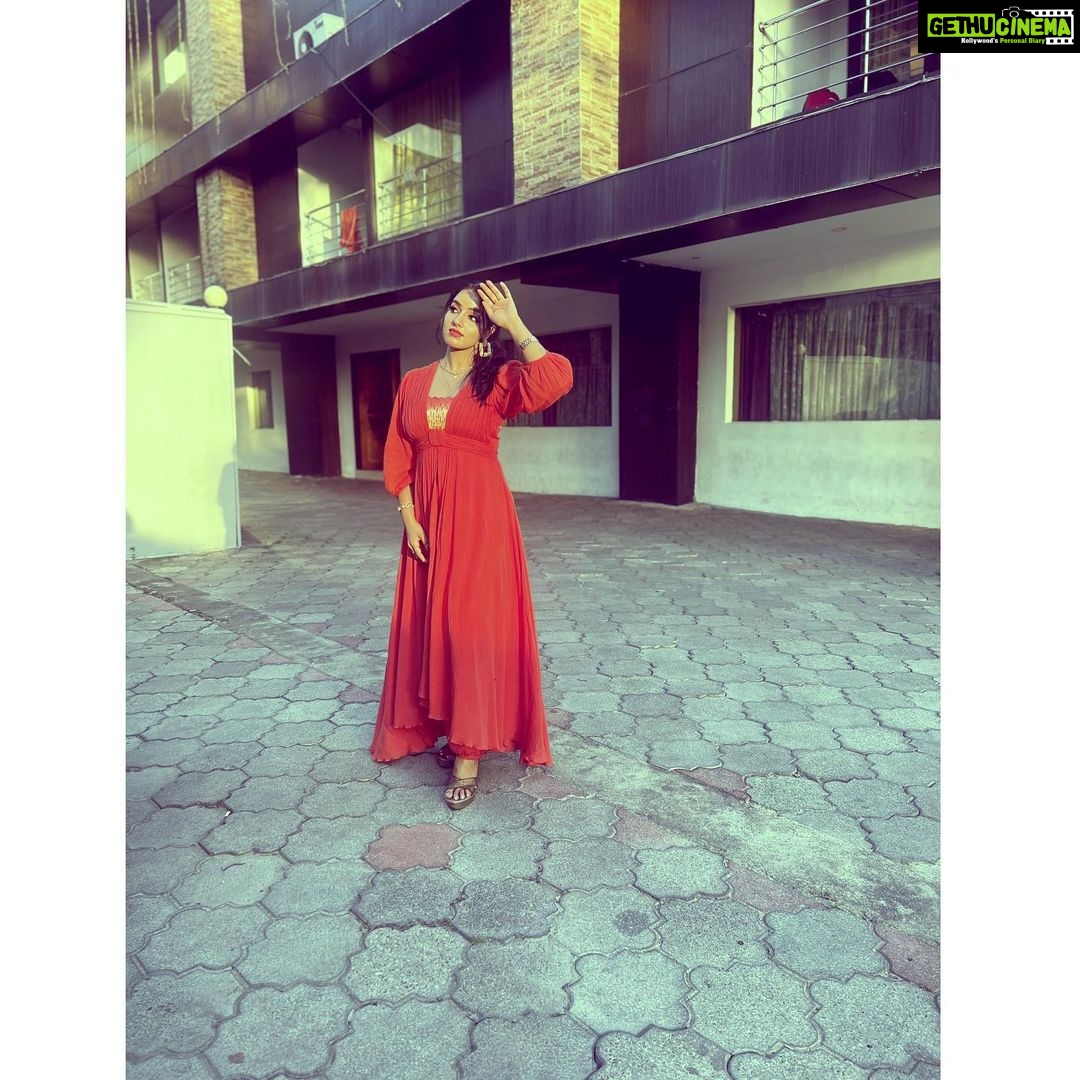 Malavika Menon Instagram - Oh orange 🍊 Mua @unboxunisexsalon Wearing @jasofashions