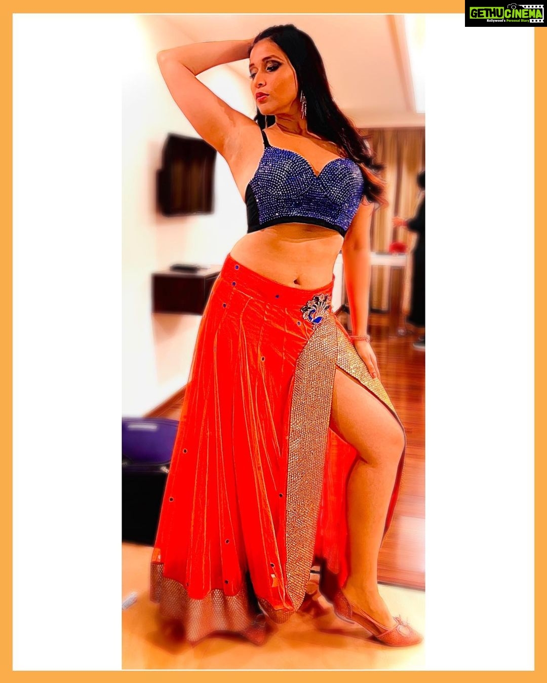 Mannara Instagram - क्यों के आज लग रही हूं ना ‘ITEM’ 😜🌶️🌶️🌶️ #spicecurry Performing/Telecast on 30april on #etvtelugu