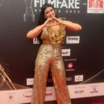 Mannara Instagram - #Repost @filmfare ・・・ #MannaraChopra was clicked at the 68th #HyundaiFilmfareAwards2023 with #MaharashtraTourism held recently.💞 Jio World Convention Centre