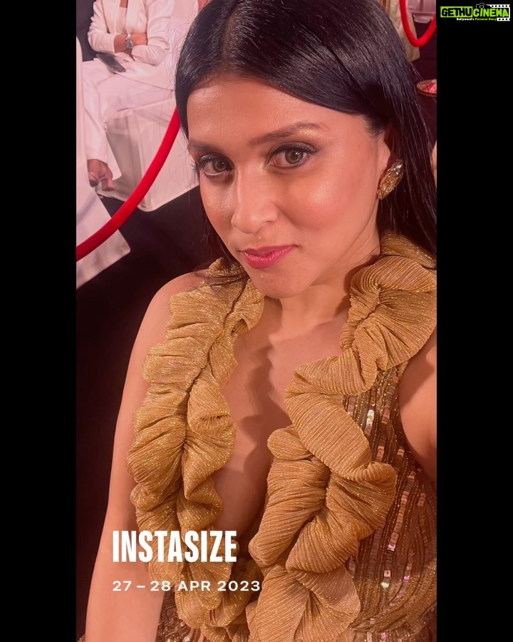 Mannara Instagram - #Repost @filmfare ・・・ #MannaraChopra was clicked at the 68th #HyundaiFilmfareAwards2023 with #MaharashtraTourism held recently.💞 Jio World Convention Centre