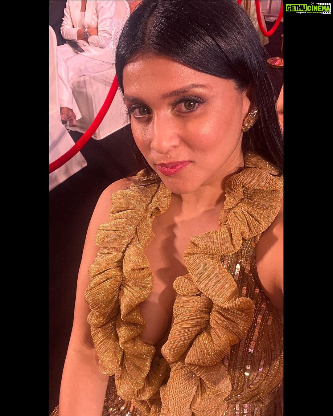 Mannara Instagram - #Repost @filmfare ・・・ #MannaraChopra was clicked at the 68th #HyundaiFilmfareAwards2023 with #MaharashtraTourism held recently.💞 Jio World Convention Centre