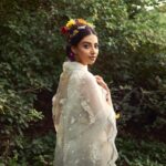 Meenakshi Chaudhary Instagram - Felt like a beautiful painting 🎨 📸 @akshay.rao.visuals Styled by @also.surya Makeup and hair- @ronan_mili & @harishaveda_mua Saree- @archanaraoindian
