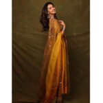 Meenakshi Chaudhary Instagram - 💛🌟🌝 Styled by @rashmitathapa Wearing @poojarajgarhiagupta Jewellery @sheetalzaveribyvithaldas Shot by @pranav.foto Assisted by @wallofashion_ Hair @chinnisrinu_stylist Make up @chadarasapallivamsikrishna