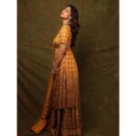 Meenakshi Chaudhary Instagram - 💛🌟🌝 Styled by @rashmitathapa Wearing @poojarajgarhiagupta Jewellery @sheetalzaveribyvithaldas Shot by @pranav.foto Assisted by @wallofashion_ Hair @chinnisrinu_stylist Make up @chadarasapallivamsikrishna