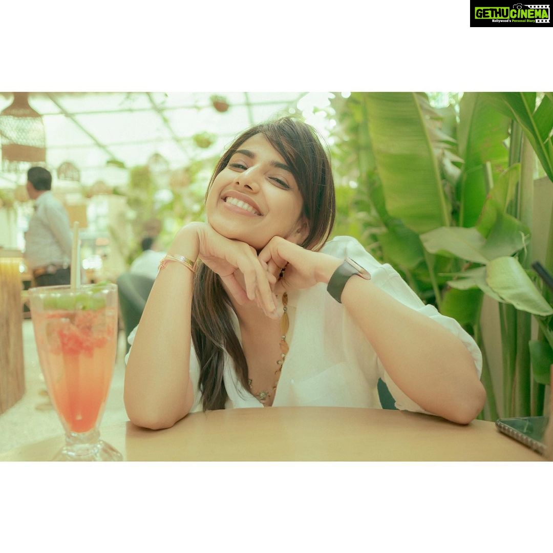 Meenakshi Chaudhary Instagram - Little bit of everything πΏπ¦π€ Laid back natural outing with some casual sweet moments π€ πΈ @afrographer