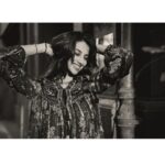 Meenakshi Chaudhary Instagram - Thoda black and white ho jaaye ? 😉✨ 📸 @pranav.foto