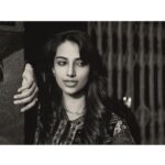 Meenakshi Chaudhary Instagram - Thoda black and white ho jaaye ? 😉✨ 📸 @pranav.foto