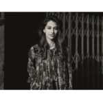 Meenakshi Chaudhary Instagram - Thoda black and white ho jaaye ? 😉✨ 📸 @pranav.foto