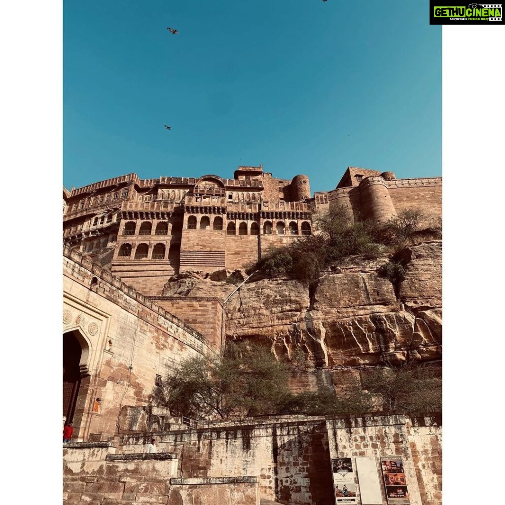 Meenakshi Chaudhary Instagram - What a beautiful experience in one of my favourite states in India Rajasthan . Good music, great food and wonderful memories. You have my heart 🥹❤️