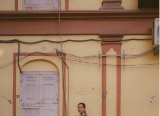Meenakshi Chaudhary Instagram - मुँबई मेरी जान ❤️💫 Just. Random. Wholesome 🥰 Oohh and thank you @afrographer for these . You’re born for greatness🥹🫰🏽 Just being a tourist in my own city 😌🚶‍♀️ Mumbai, Maharashtra