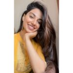 Meenakshi Chaudhary Instagram - 💛🌼🍋