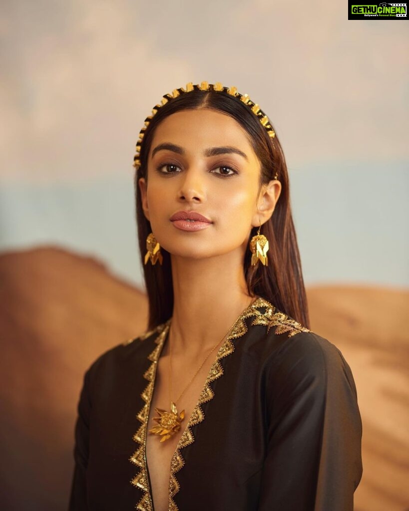 Meenakshi Chaudhary Instagram - Mentally travelling to Egypt 🏜️ Styled by - @riechamallick Outfit by - @akarabyshruthi Jewellery - @kalon_artjewellery Make up and hair by @makeuphairbyrahul