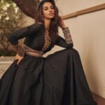 Meenakshi Chaudhary Instagram - 💛✨ . . . . Shot by @arifminhaz Styled by @riechamallick Outfit @akarabyshruthi Jewellery @kalon_artjewellery Makeup @makeuphairbyrahul Photo Asst @thejaswitanneru Location @enchantecafeandconfectionery