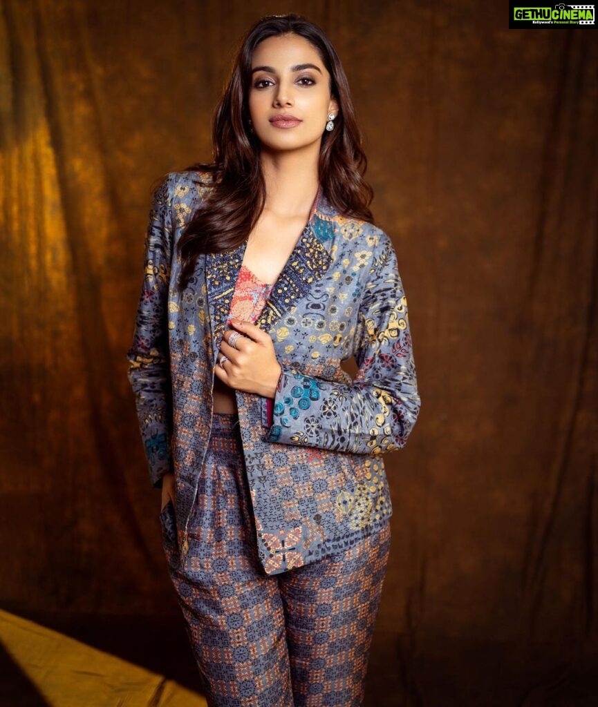 Meenakshi Chaudhary Instagram - Suit yourself 😉😎 📸 @pranil_chintewar Styled by - @riechamallick Outfit by - @saundhindia Hmua - @makeuphairbyrahul