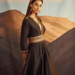 Meenakshi Chaudhary Instagram – Mentally travelling to Egypt 🏜️

Styled by – @riechamallick
Outfit by – @akarabyshruthi
Jewellery – @kalon_artjewellery
Make up and hair by @makeuphairbyrahul