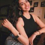 Meenakshi Chaudhary Instagram – Tere naina 🤍🥰
 @afrographer