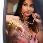 Meenakshi Chaudhary Instagram – Looking at you looking at me 😉✨

📸 @pranav.foto 
Styling @rashmitathapa 
Muah @boithoque 
Outfit @saundhindia 
Jewellery @kishandasjewellery