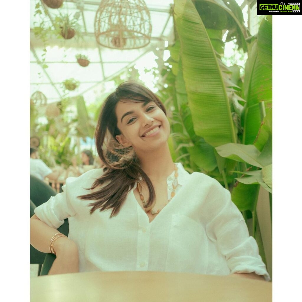 Meenakshi Chaudhary Instagram - Little bit of everything 🌿🦙🤍 Laid back natural outing with some casual sweet moments 🤓 📸 @afrographer