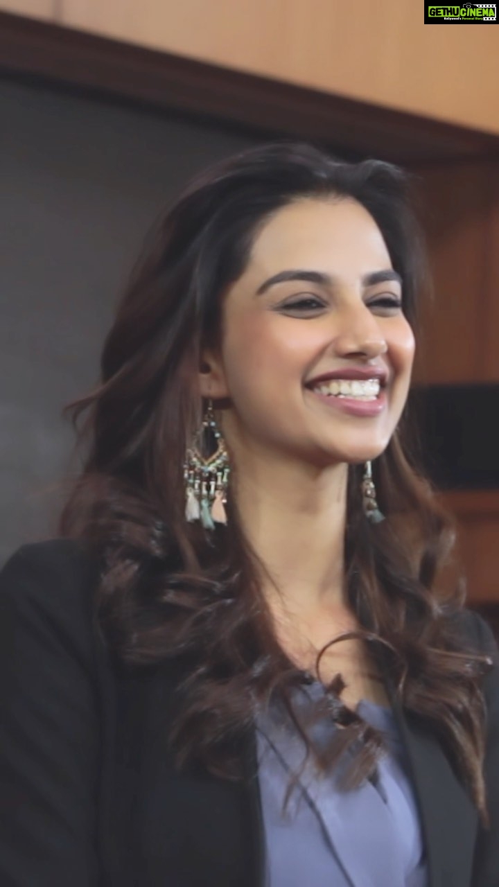 Meenakshi Chaudhary Instagram - Thank you for all the love , wishes and efforts you guys put to make me feel extra special on my birthday ๐ฅนโค๏ธ truly grateful to have you all in my life. Love you guys ๐ฅน๐ Also thank you for this video @sid_ravipati ๐ฅฐ๐๐ฝ