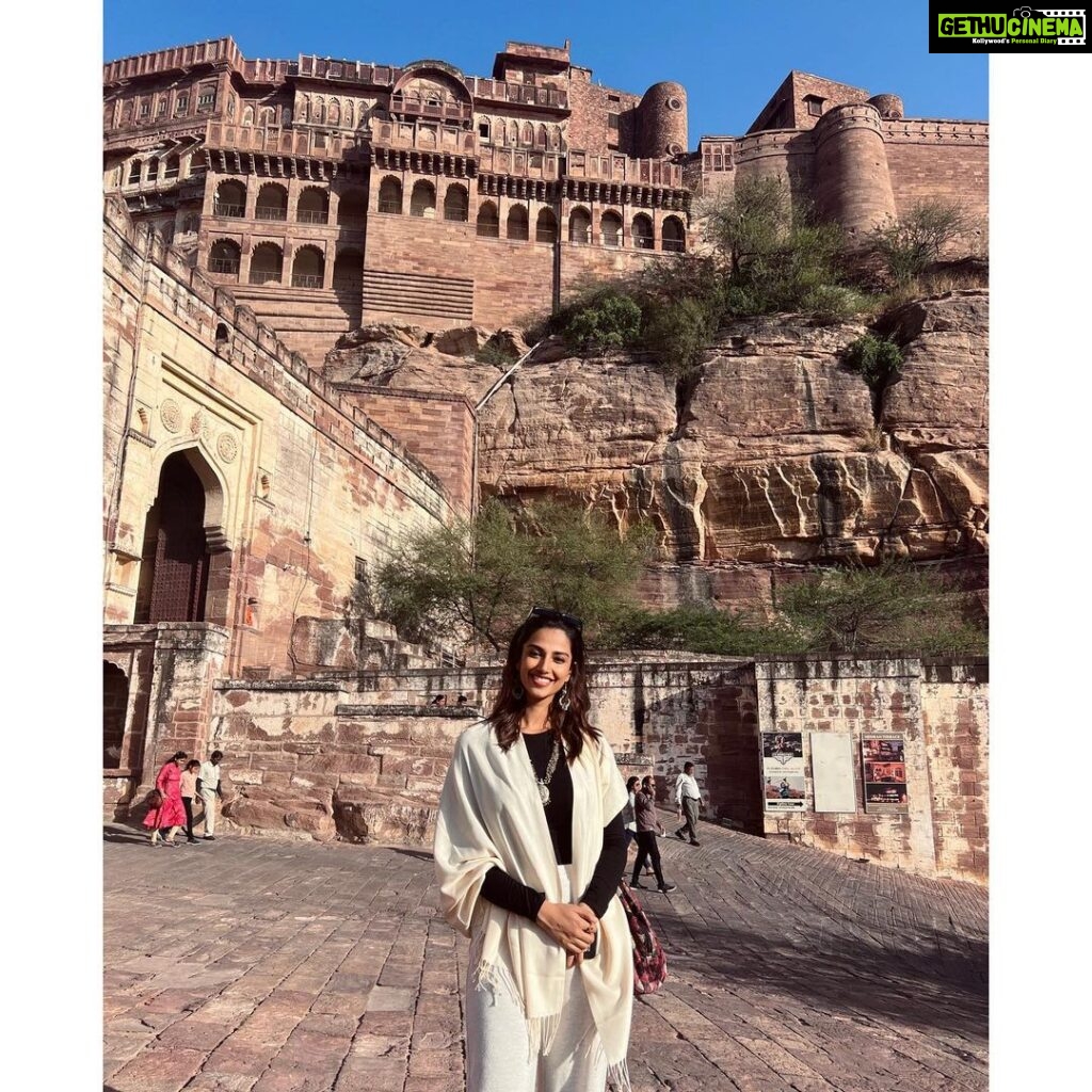 Meenakshi Chaudhary Instagram - What a beautiful experience in one of my favourite states in India Rajasthan . Good music, great food and wonderful memories. You have my heart 🥹❤️