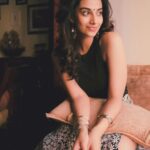 Meenakshi Chaudhary Instagram - Tere naina 🤍🥰 @afrographer