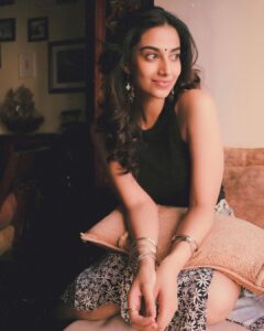 Meenakshi Chaudhary Instagram - Tere naina 🤍🥰 @afrographer