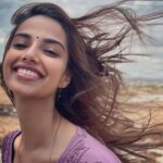 Meenakshi Chaudhary Instagram – Garam garam chai aur thandi hawa 🥰