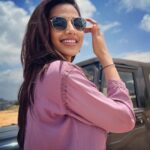 Meenakshi Chaudhary Instagram – Garam garam chai aur thandi hawa 🥰