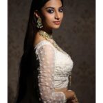 Meenakshi Chaudhary Instagram – 🕊️ 🕊️ 

📸 @pranav.foto 
Jewellery by @kishandasjewellery 
Outfit @kkashi.official 
Styling @rashmitathapa 
Muah @boithoque