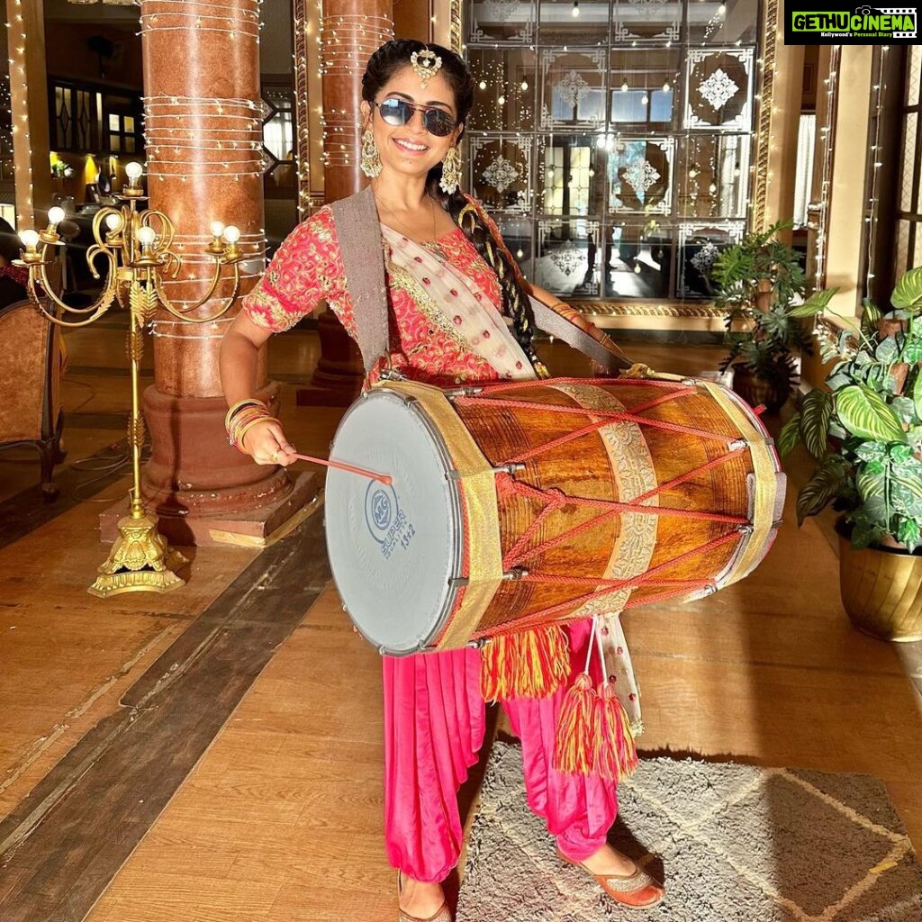 Megha Chakraborty Instagram - Main ghani bawri ho gayi 🤪 Outfit : @anusoru MUA: @mukeshgupta_1988 #meghachakraborty #look #ethnic #culture #fun #shoot #potd #attitude #imlie
