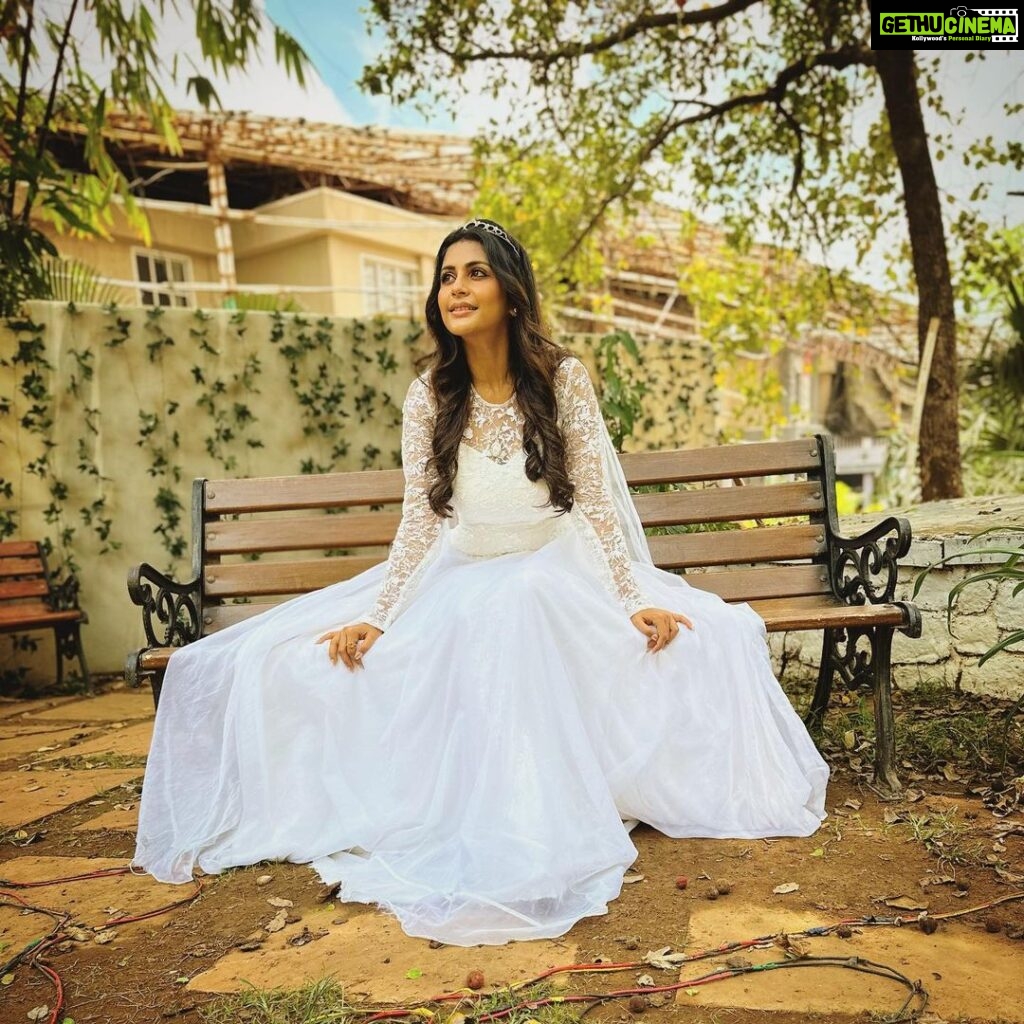 Megha Chakraborty Instagram - ❤🙏🏻 #gratitude #meghachakraborty #imlie #white #potd #smile #positive #blessed