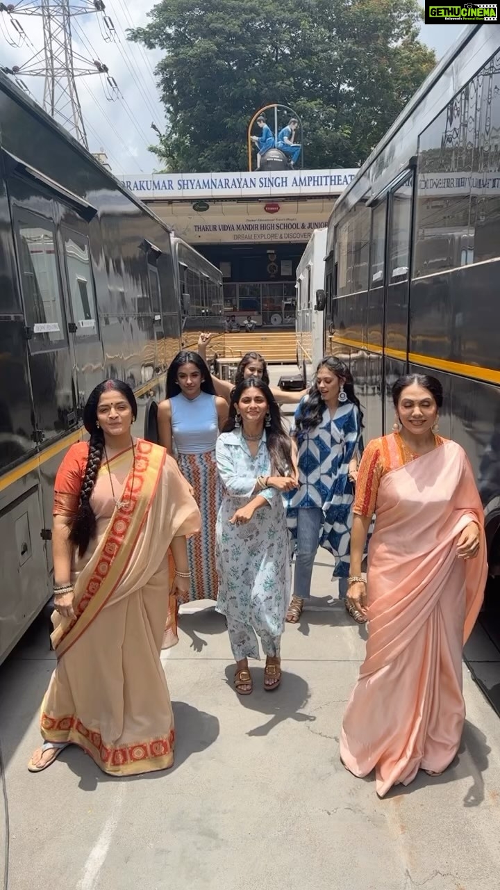 Megha Chakraborty Instagram - Girl gang is back ❤️ @vickykaushal09 @hetalyadav13 @iseeratkapoor @saumyasaraswatt @sweetupanjwaniofficial #meghachakraborty #gang #girlpower #fun #onset #reelsinstagram #reelsvideo #vickykaushal #trending