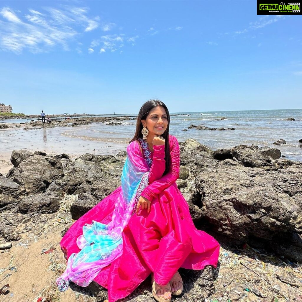 Megha Chakraborty Instagram - 🩷 #nature #beach #beauty #meghachakraborty #sea #sky #selflove