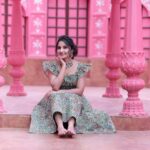 Meghana Lokesh Instagram - Why is pink so pretty ?? 💕🌸🎀👛 Captured by: @narsappa_photography Location : @thefotogarage Outfit : @aishwarya.madhumika_label MUA : @brunda_mua Hair by : @lovemyselfsowmya Jewellery : @vibhajewellers Hyderabad