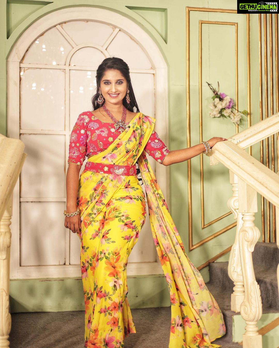 Meghana Lokesh Instagram - 🌸🌼 . . . @mounikas_couture @lovemyselfsowmya @narsappa_photography @brunda_mua @vibhajewellers @thefotogarage Hyderabad