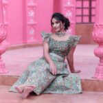 Meghana Lokesh Instagram – Why is pink so pretty ?? 
💕🌸🎀👛 
Captured by: @narsappa_photography 
Location : @thefotogarage 
Outfit :
@aishwarya.madhumika_label 
 MUA : @brunda_mua 
Hair by : @lovemyselfsowmya 
Jewellery : @vibhajewellers Hyderabad