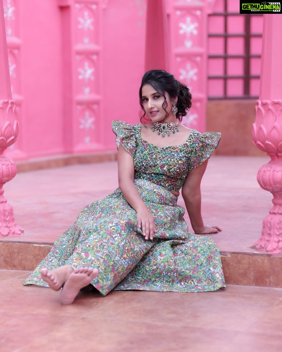 Meghana Lokesh Instagram - Why is pink so pretty ?? ππΈππ Captured by: @narsappa_photography Location : @thefotogarage Outfit : @aishwarya.madhumika_label MUA : @brunda_mua Hair by : @lovemyselfsowmya Jewellery : @vibhajewellers Hyderabad