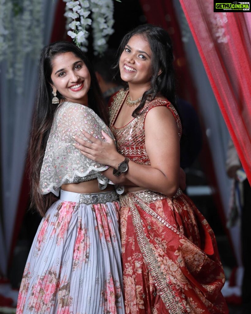Meghana Lokesh Instagram - 👯‍♀ . . . . #mysore #sisters #wedding #weddingclicks #love #instagood #weekend Mysore, Karnataka