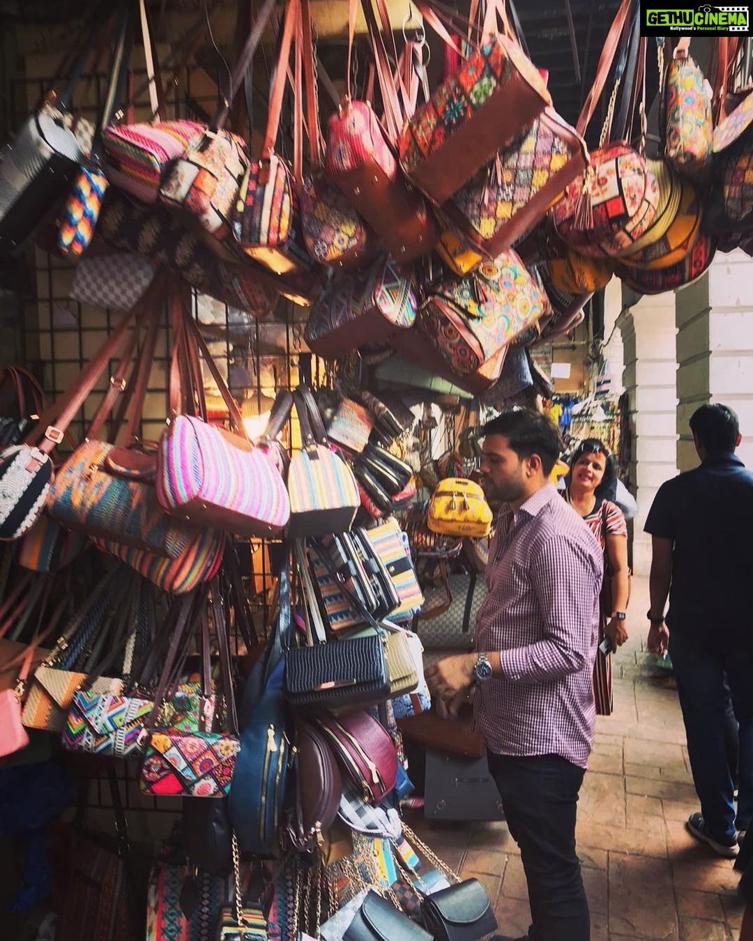 Mona Singh Instagram - Being part of a Family means SMILING for PHOTOS 😂🤣🤣🤣 #colaba #sisters #niece #nephew #tajhotelmumbai #gatewayofindia #streetshots #colabacauseway #leopold