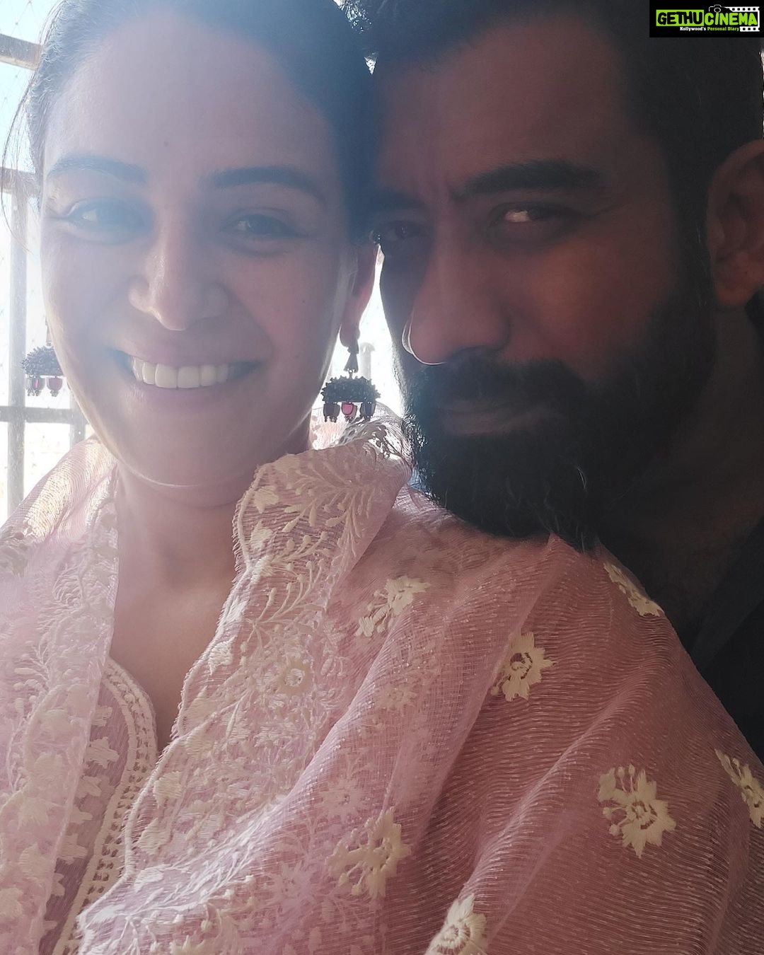 Mona Singh Instagram - There is only one happiness in life,to Love and be Loved ❤️Happy Anniversary to Us #instalove #instagood