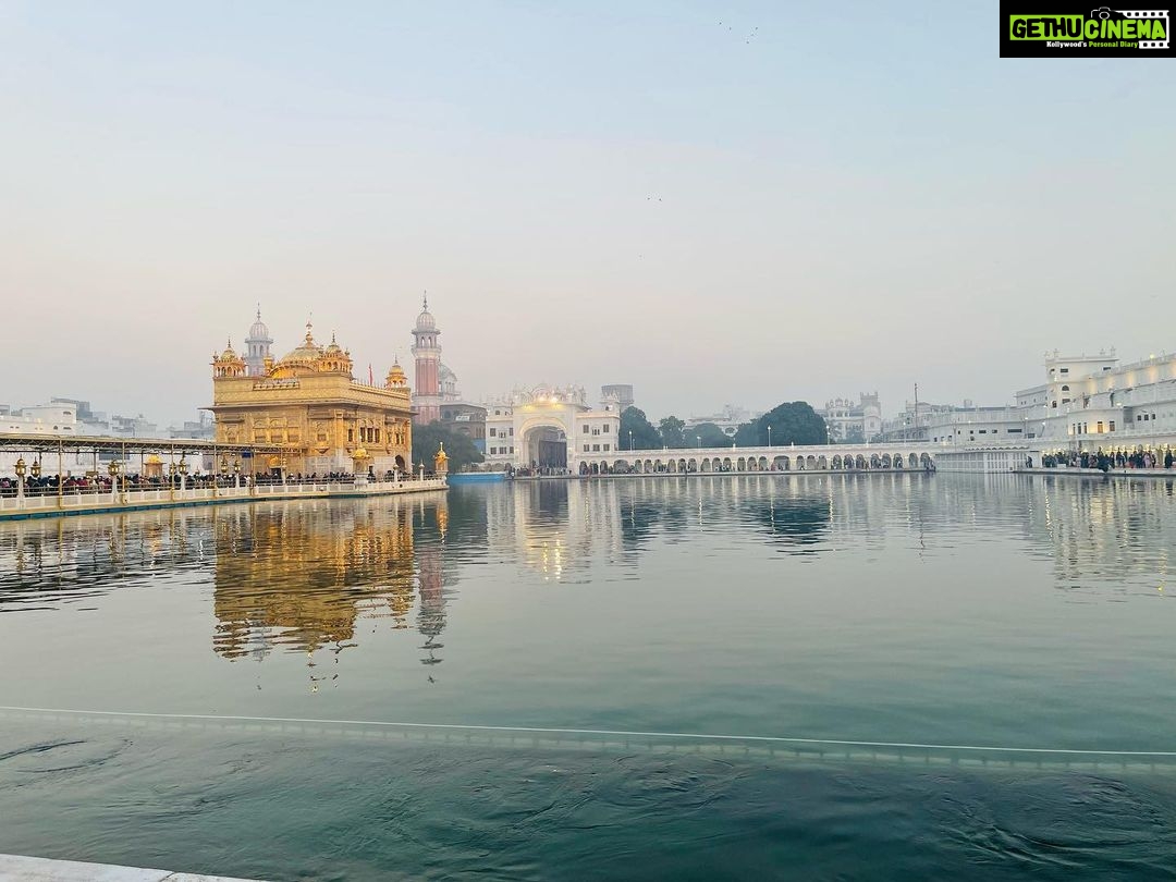 Mona Singh Instagram - Blessed #goldentemple #amritsar #familytime #divine #waheguru #instagood