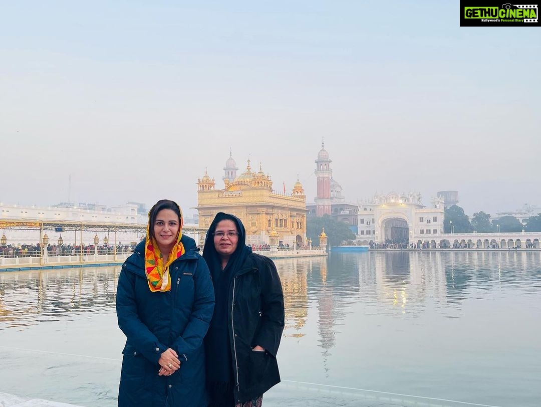 Mona Singh Instagram - Blessed #goldentemple #amritsar #familytime #divine #waheguru #instagood