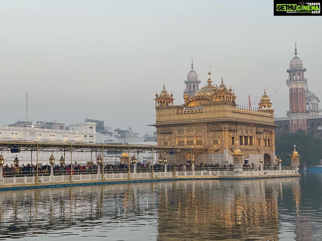 Mona Singh Instagram - Blessed #goldentemple #amritsar #familytime #divine #waheguru #instagood