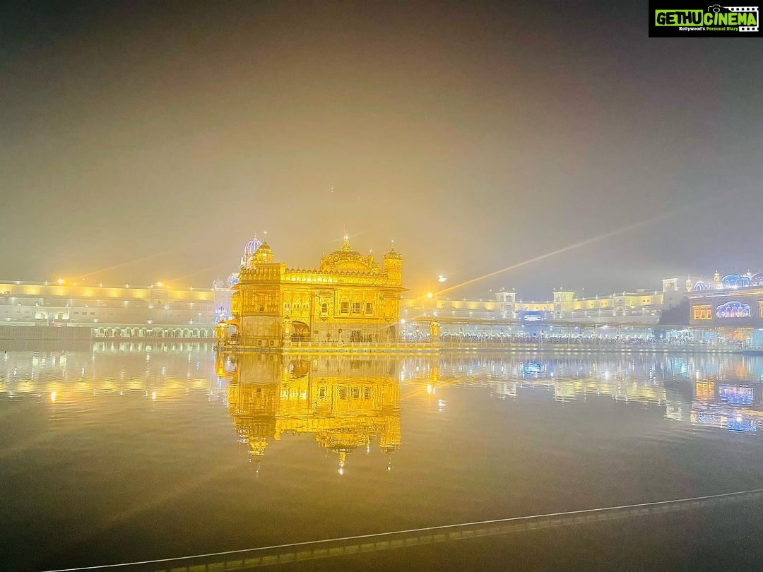 Mona Singh Instagram - Blessed #goldentemple #amritsar #familytime #divine #waheguru #instagood