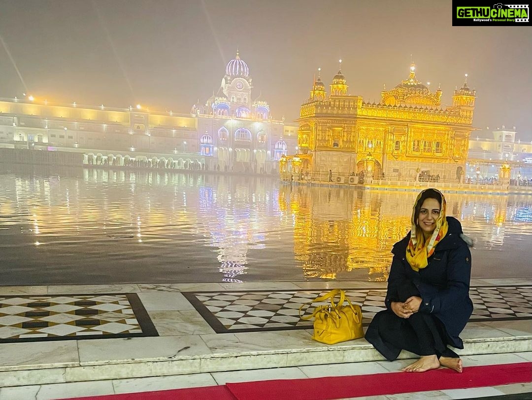 Mona Singh Instagram - Blessed #goldentemple #amritsar #familytime #divine #waheguru #instagood