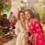 Mona Singh Instagram - #aboutlastnight #weddingseason #weddingphotography #weddingstyle #winterwonderland #happyfaces ❤️❤️