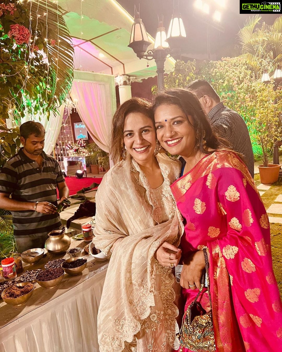 Mona Singh Instagram - #aboutlastnight #weddingseason #weddingphotography #weddingstyle #winterwonderland #happyfaces ❤️❤️