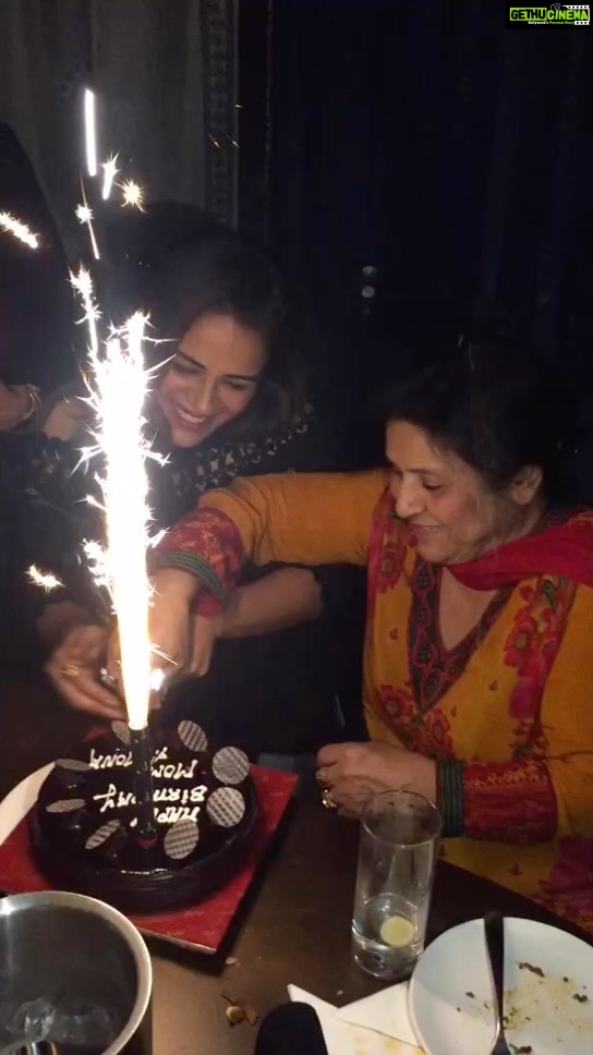 Mona Singh Instagram - U are my world Meri maa #happymothersday #blessed @ranisingh0810