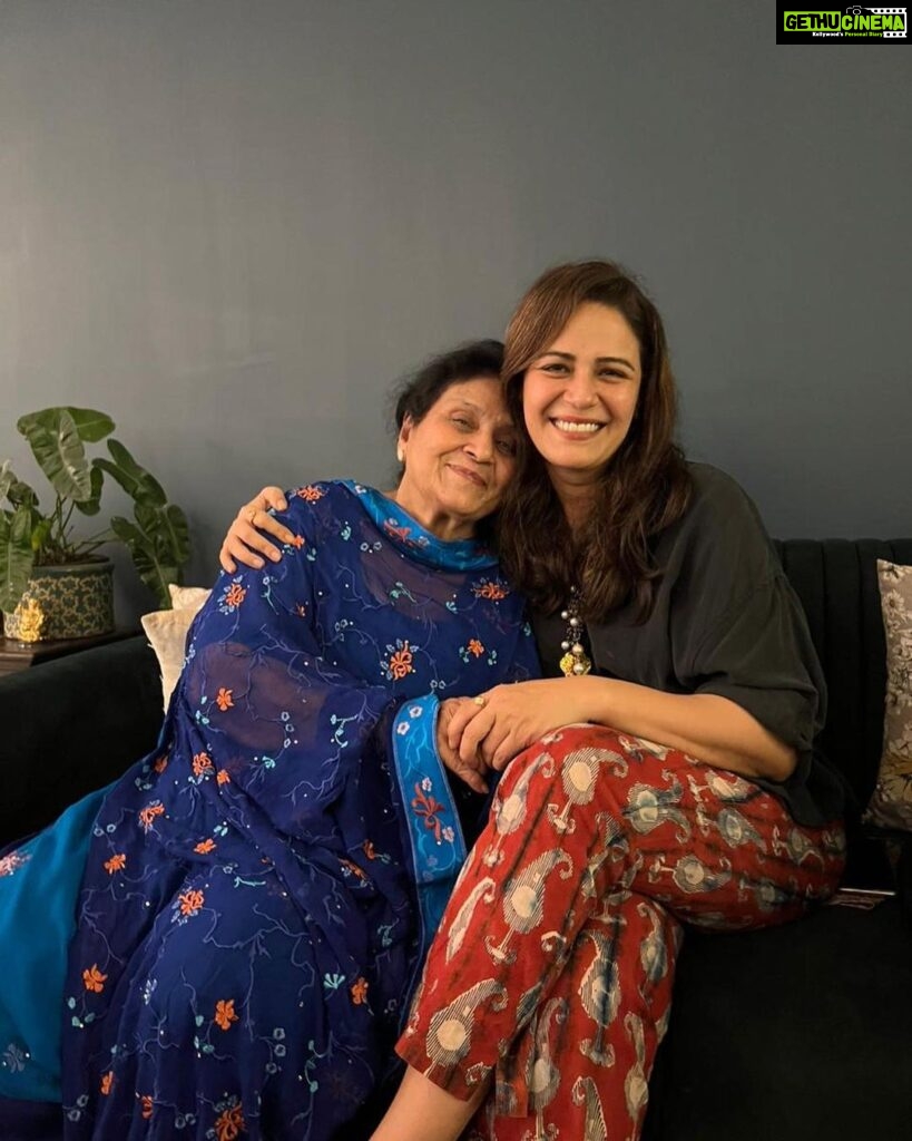 Mona Singh Instagram - Behind every great woman, I pray will be another great woman, Whispering in her ears “u’ve got this “ Happy women’s day ❤❤❤❤