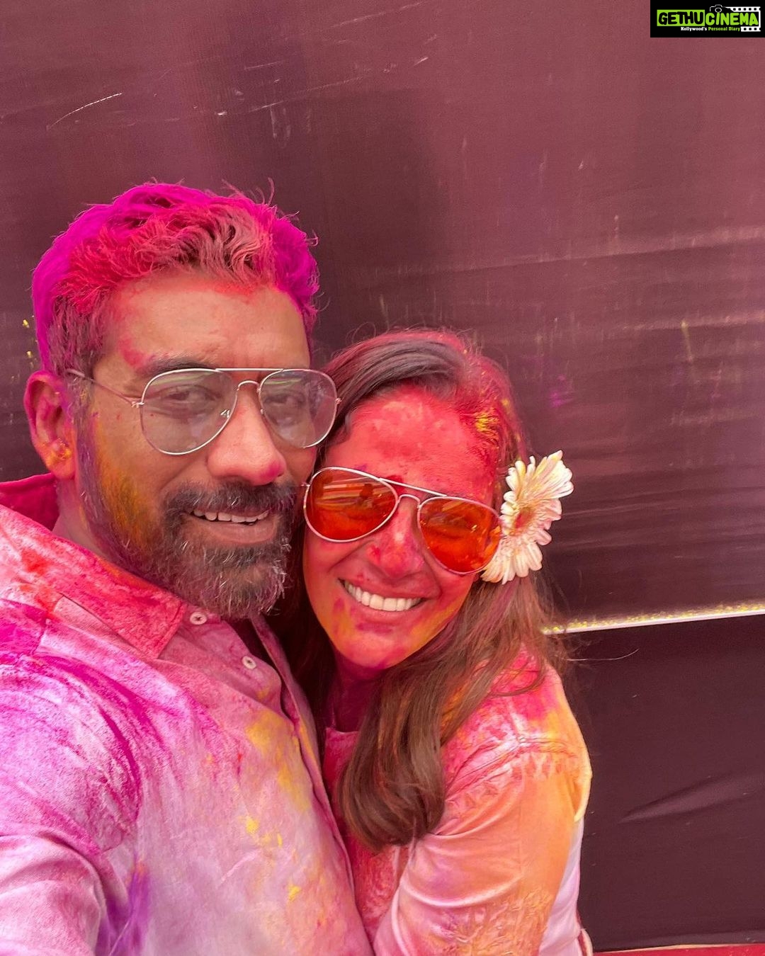 Mona Singh Instagram - Holi hai #color #life #happiness #friendship #food #dance